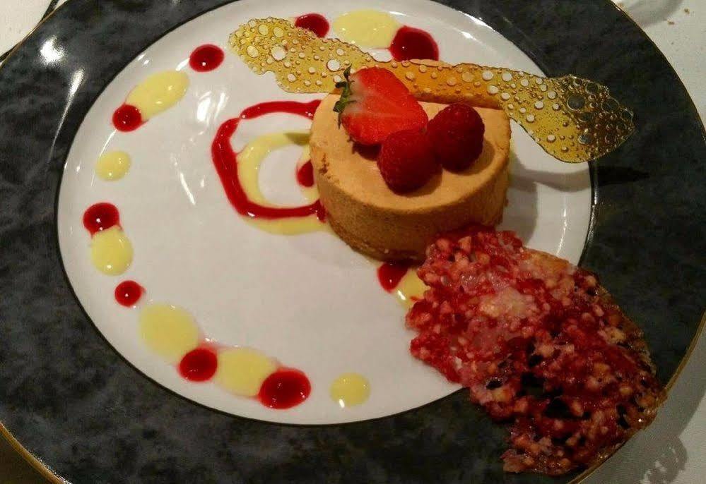 La Truite De La Loue Hotel Quingey ภายนอก รูปภาพ