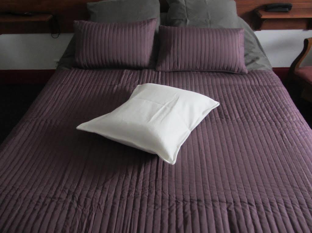 La Truite De La Loue Hotel Quingey ภายนอก รูปภาพ